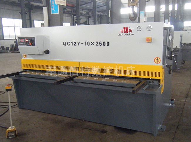 QC12Y-10*2500液压摆式剪板机
