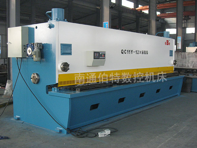 QC11Y-12*6000闸式剪板机